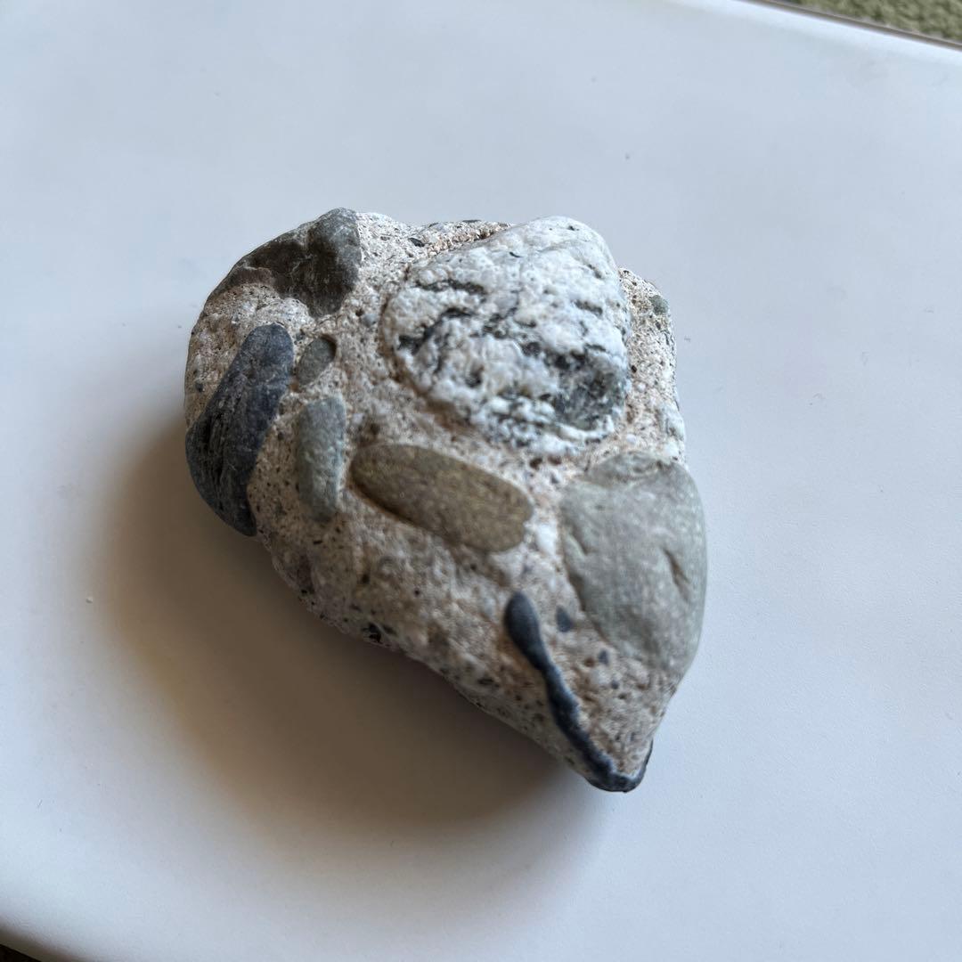 ユニークな灰色の石