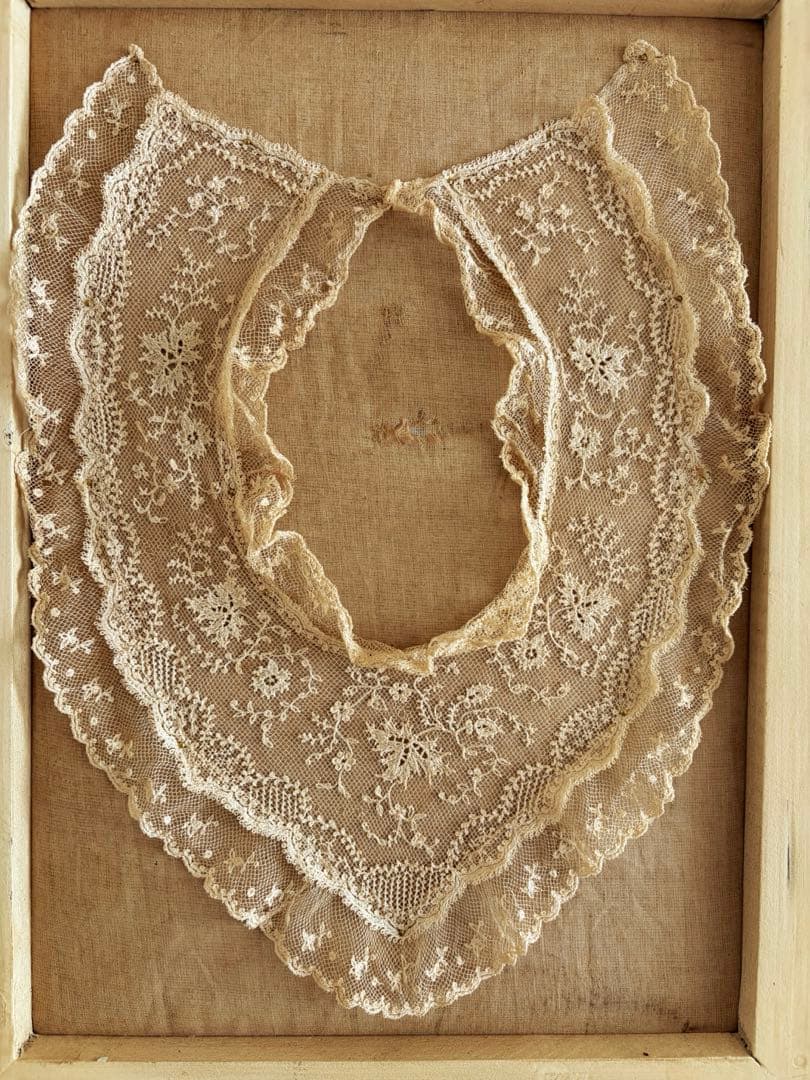 アンティークレース　襟　ガラスケース入り