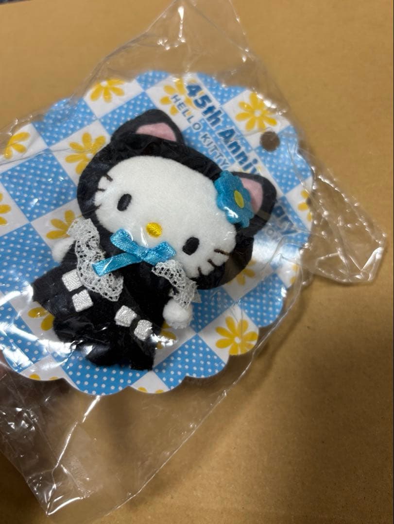 ハローキティ 45th anniversary ミニブローチ 4点set