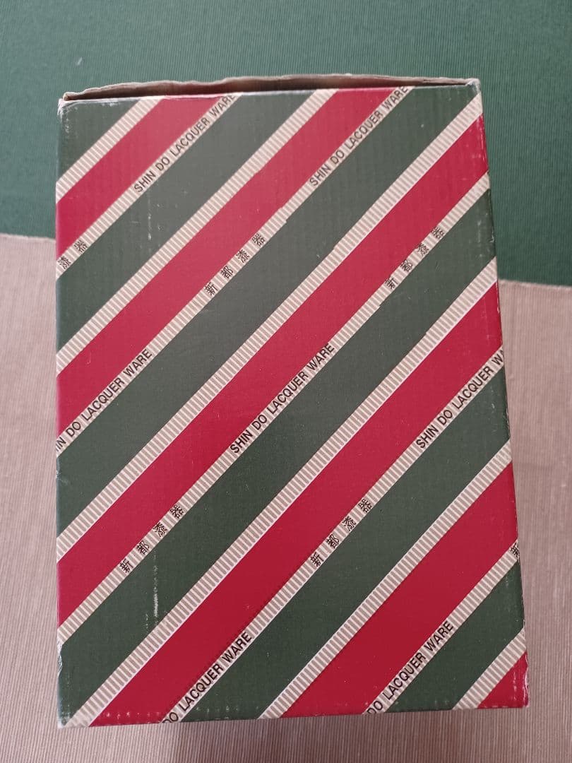 宝石箱　小物収納　螺鈿細工 漆器　工芸品　鏡付き