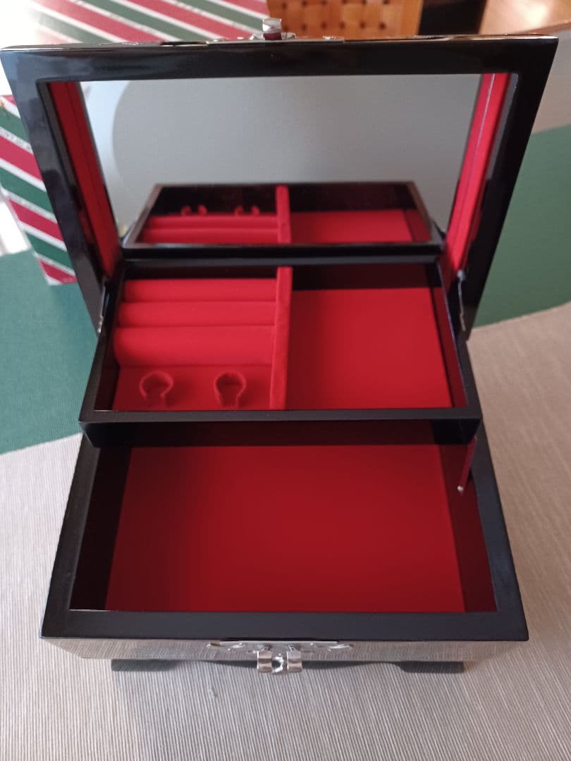 宝石箱　小物収納　螺鈿細工 漆器　工芸品　鏡付き