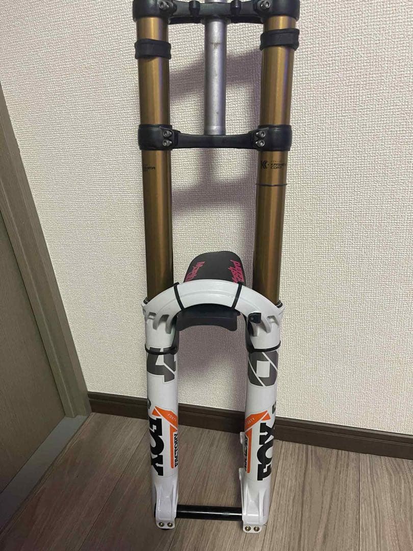 2021 ファクトリーシリーズ 40 フロート 27.5 203MM グリップ2