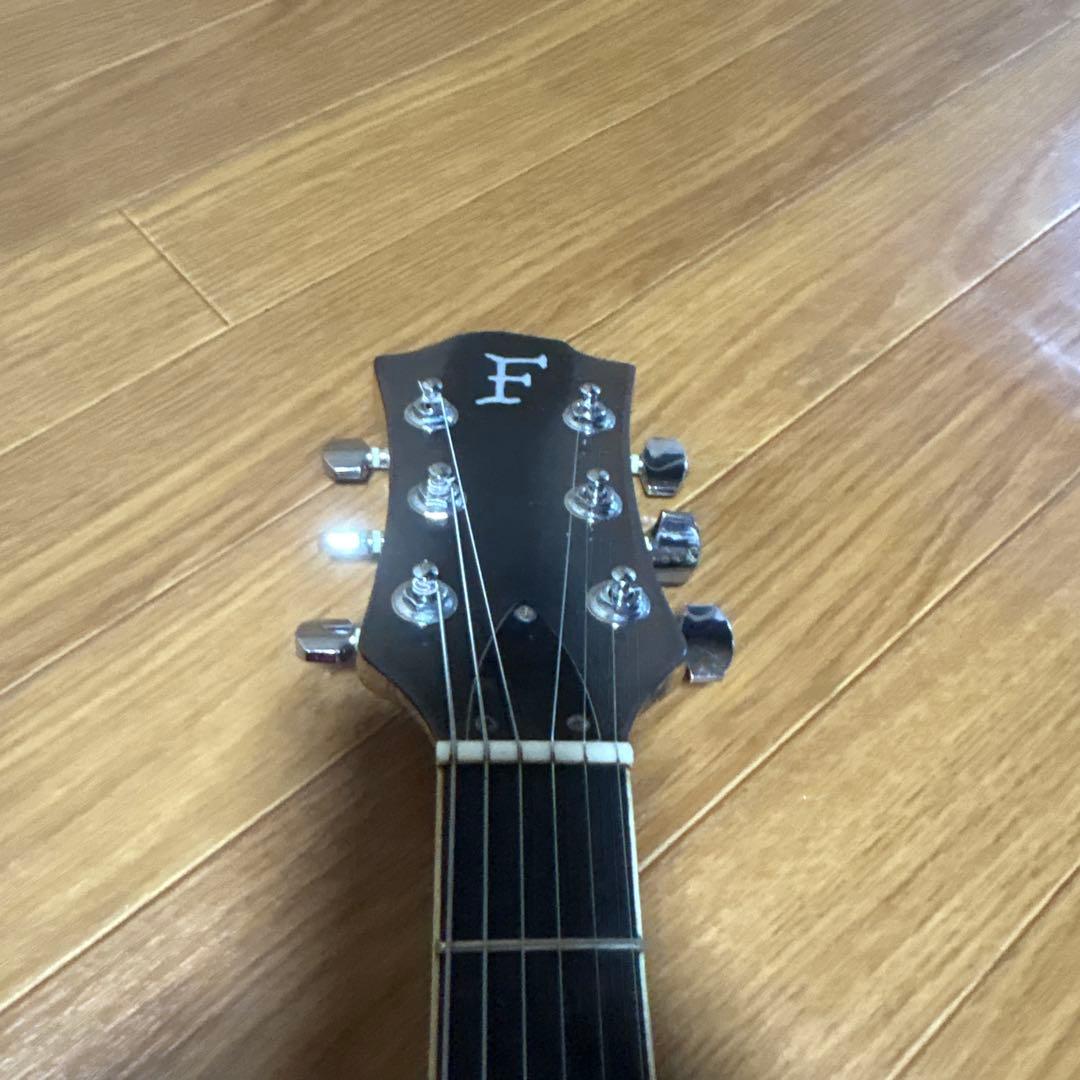 エレキギター 黒と白の幾何学模様　布袋寅泰