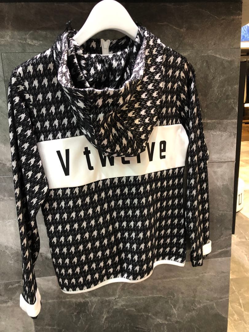 V12 ジップアップパーカー　レディース　Sサイズ