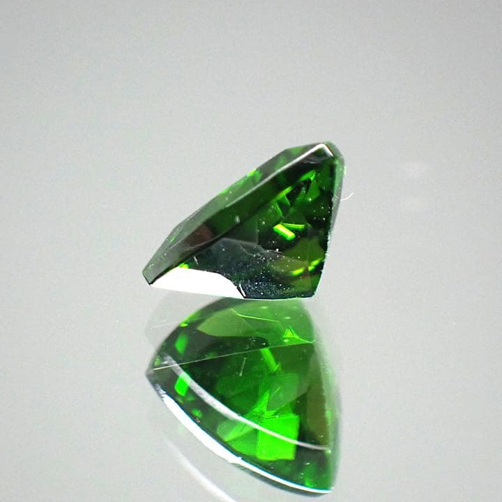 【ロシア/シベリア産】クロムダイオプサイト