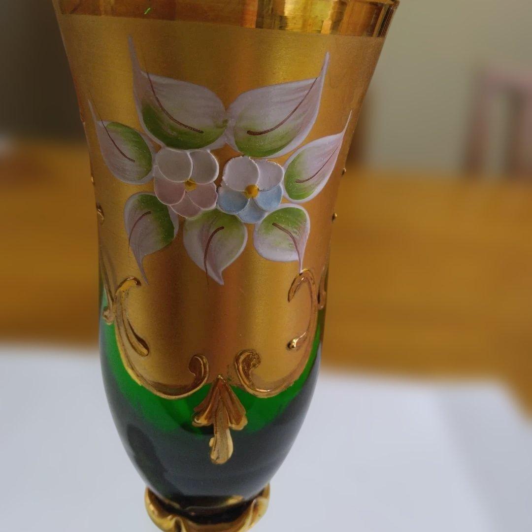 新品未使用　ベネチアグラス　花柄装飾の緑と金のガラスグラス
