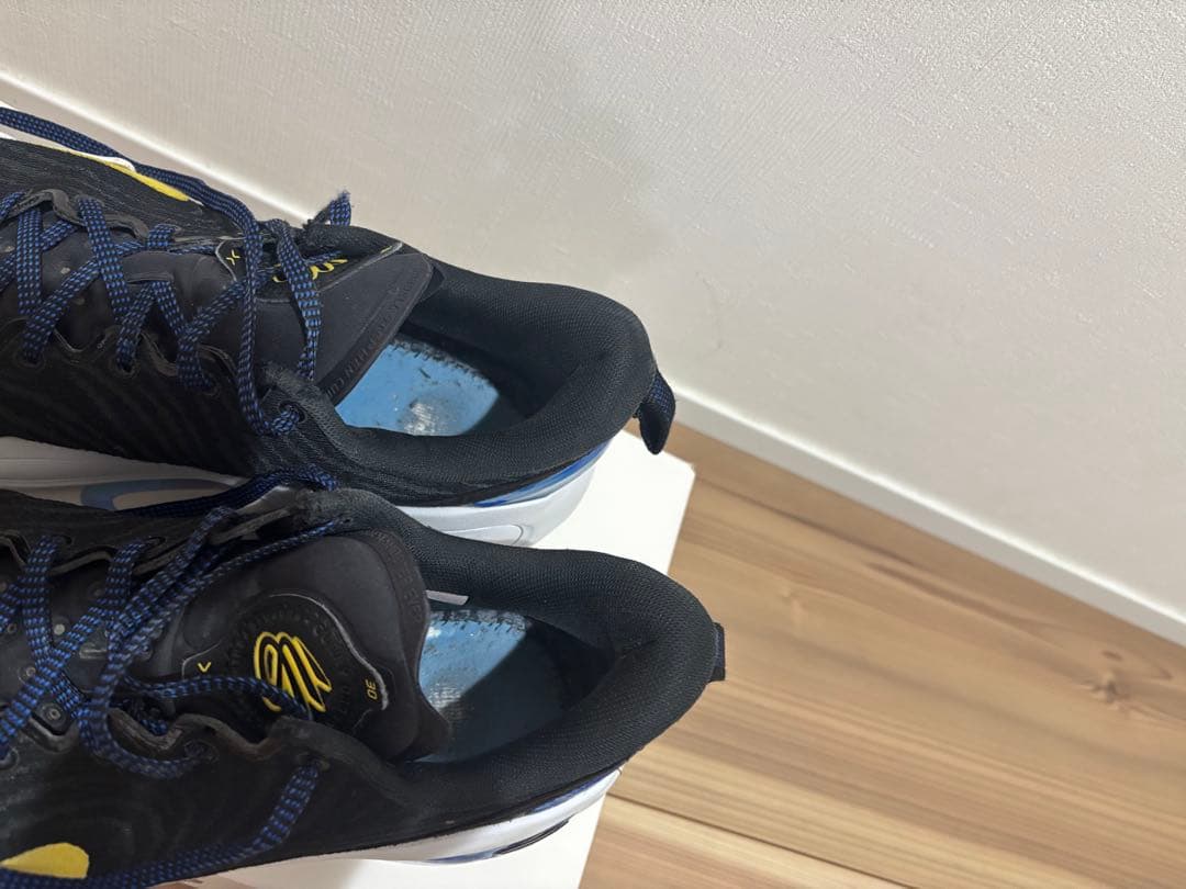 Curry 12バスケットボールシューズ ブラック/イエロー