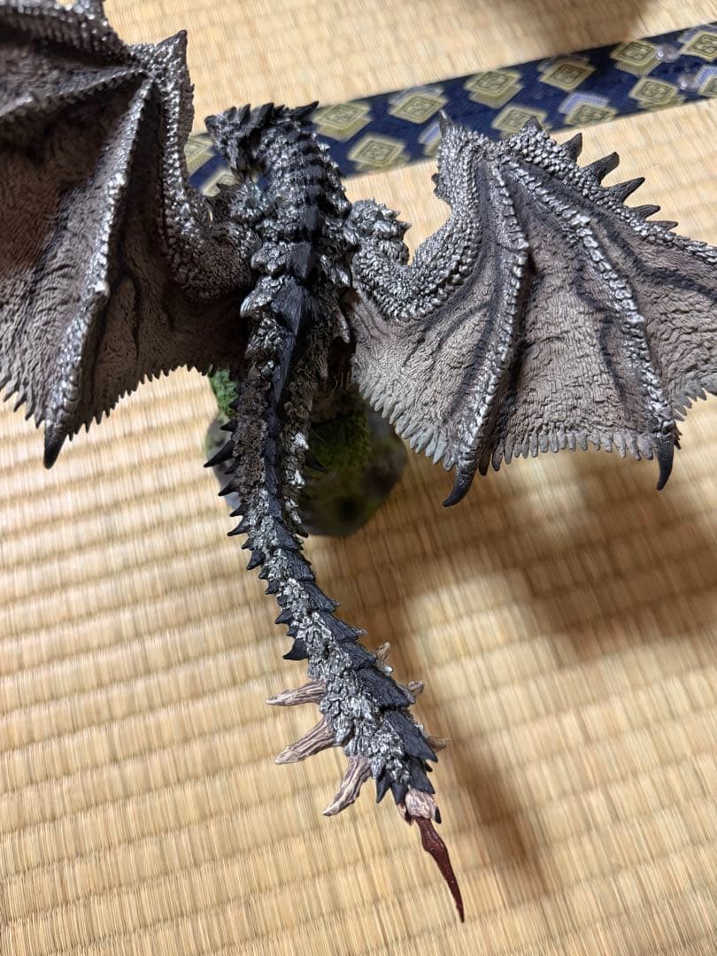 銀火竜リオレウス　クリエイターズモデル　開封済み