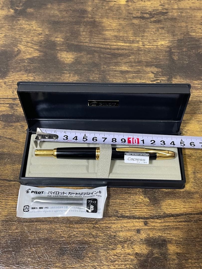 未使用に近い　シール付き　18金　ゴールド　中字　キャップレス　万年筆　備品付き