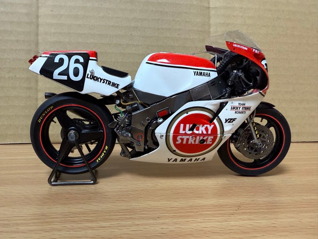 完成品 ヤマハ YZF750 ラッキーストライク YAMAHA 1/12 送料込