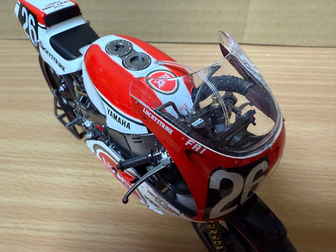 完成品 ヤマハ YZF750 ラッキーストライク YAMAHA 1/12 送料込