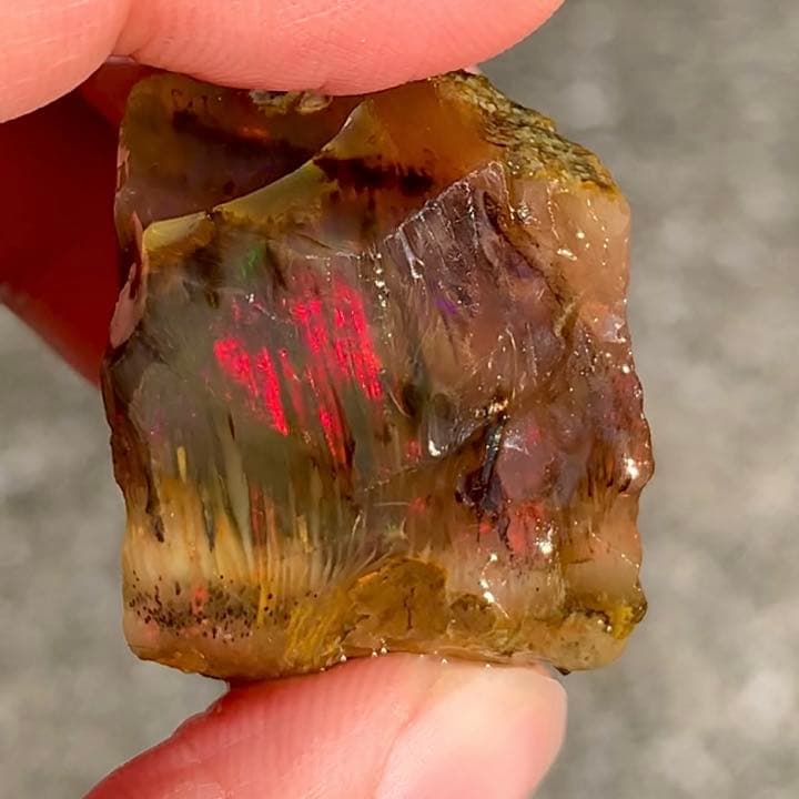 叫びの屋敷！ハロウィンの贈り物によさそうなオパール原石/鉱物標本