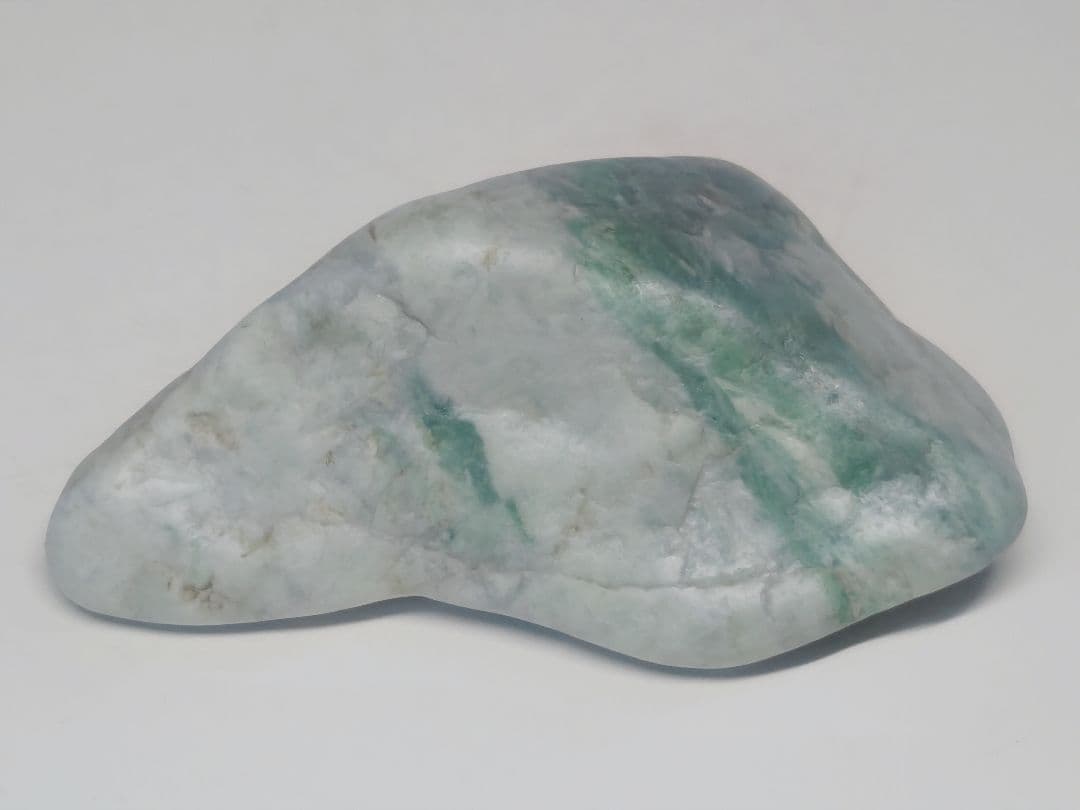 濃緑 121g 翡翠 ヒスイ 原石 鑑賞石 自然石 誕生石 鉱物 鉱石 水石