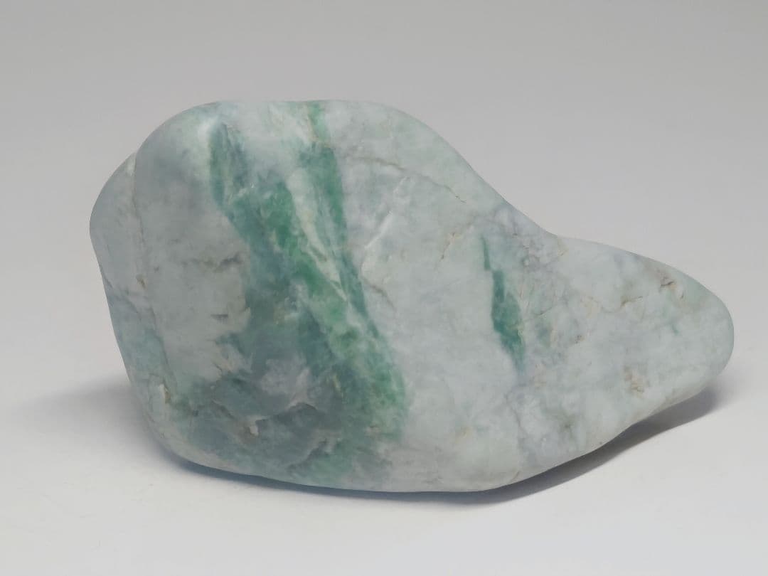 濃緑 121g 翡翠 ヒスイ 原石 鑑賞石 自然石 誕生石 鉱物 鉱石 水石