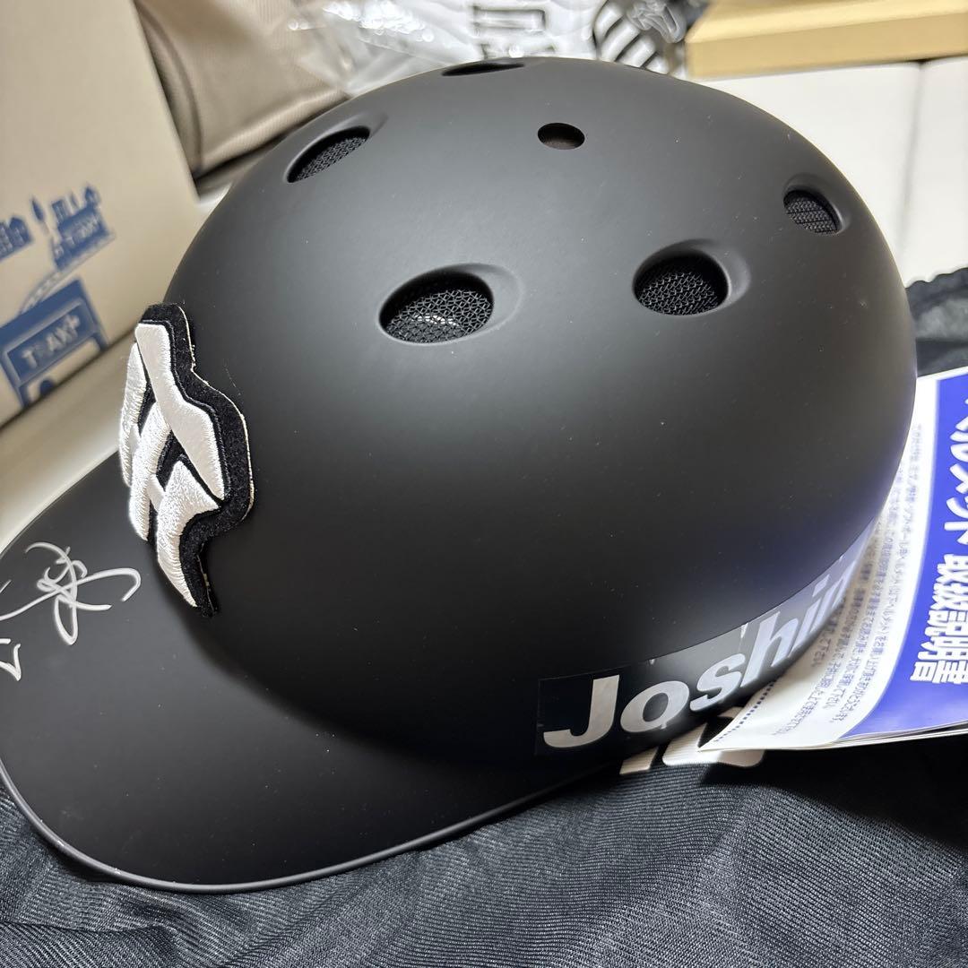 サイン入りマットブラック野球ヘルメット 岩貞祐太投手