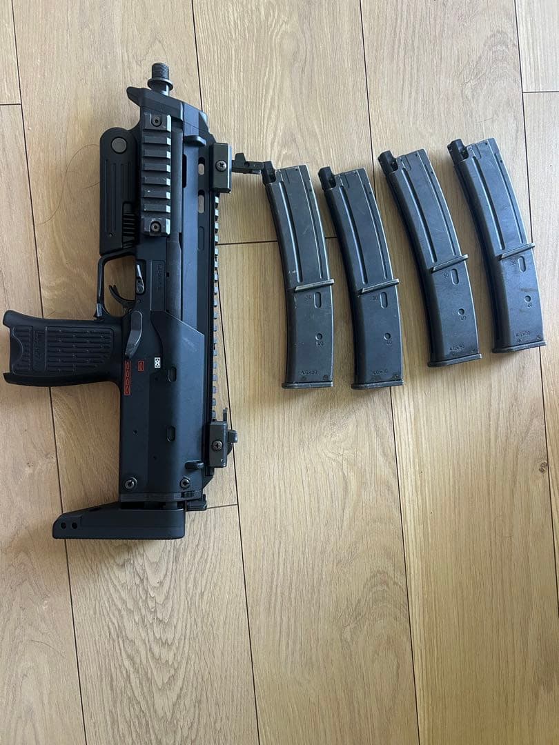 エアガン ブラック ガスガン マガジン4本付き