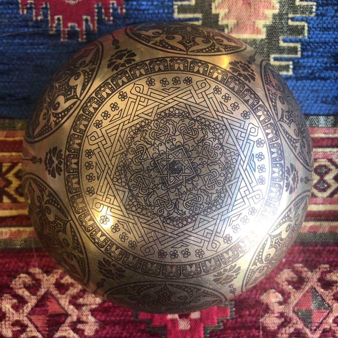 ◆シンギングボウル◆セブンメタル◆曼荼羅◆マンダラ彫◆F◆第1チャクラ対応◆