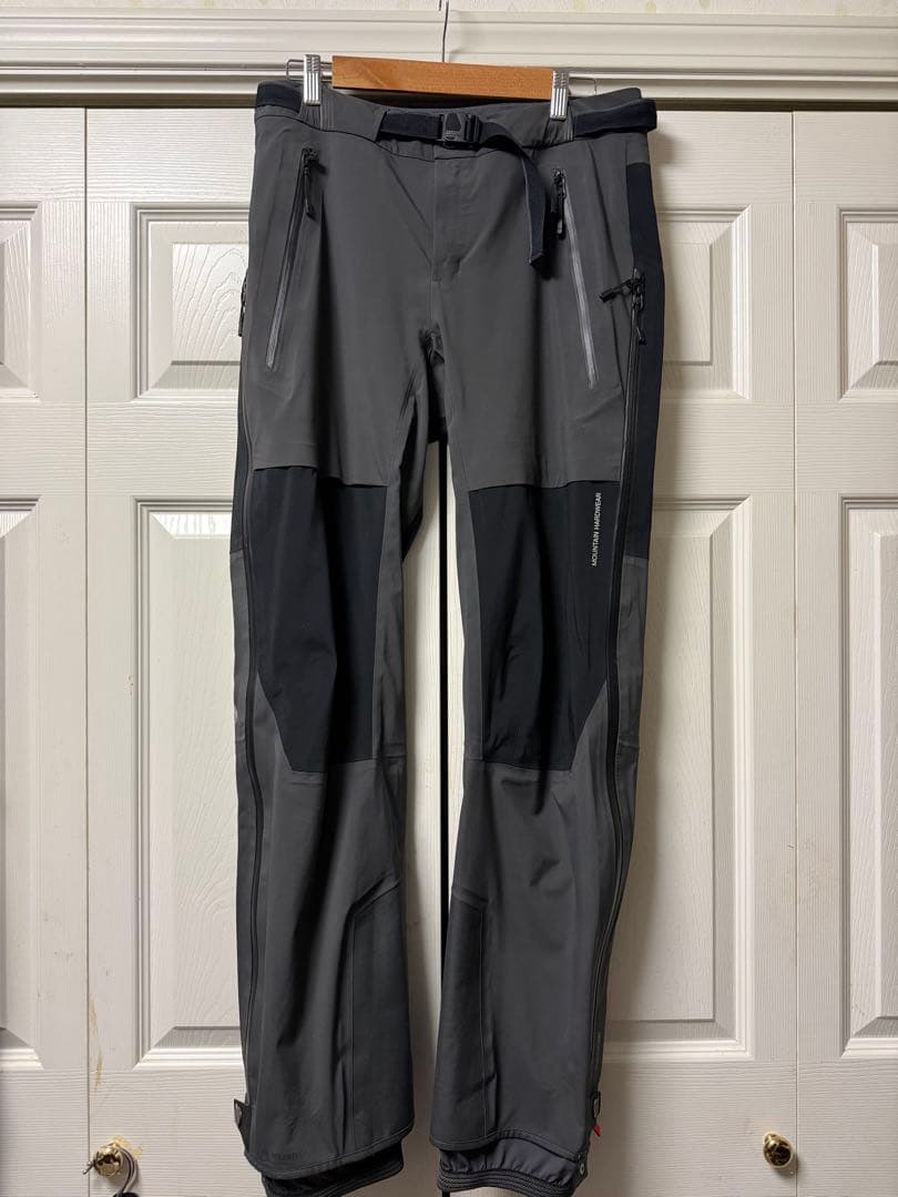 マウンテンハードウェア　スノーパンツ　MOUNTAIN HARDWEAR