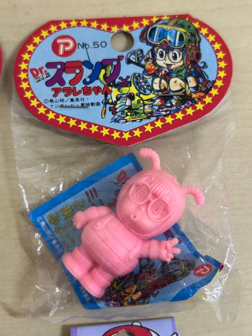 昭和レトロ　Dr.スランプ　アラレちゃん　消しゴム　フィギュア バッジ　6種