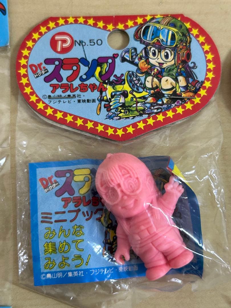 昭和レトロ　Dr.スランプ　アラレちゃん　消しゴム　フィギュア バッジ　6種