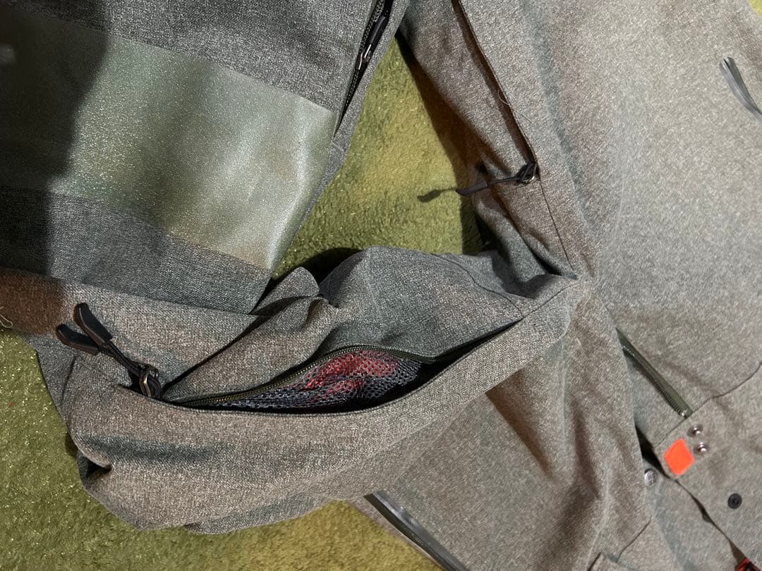 Columbia スノーボードウェア 男性用 ベージュ/ネイビー上下セット