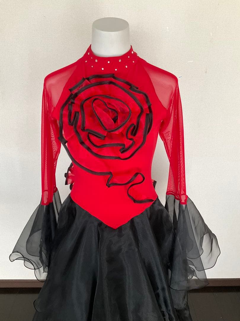 再値下げ‼️社交ダンス　カラオケ　赤黒　Mサイズ〜Ｌサイズ