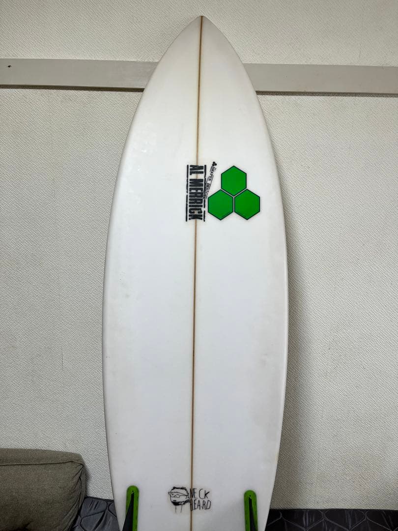 フィン付き　アルメリック　ネックベアード　 サーフボード 5.7ショートボード