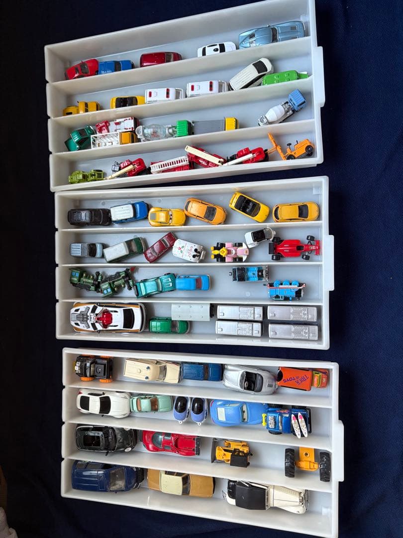 トミカ　その他ミニカーまとめて67台ケース付き　中古品