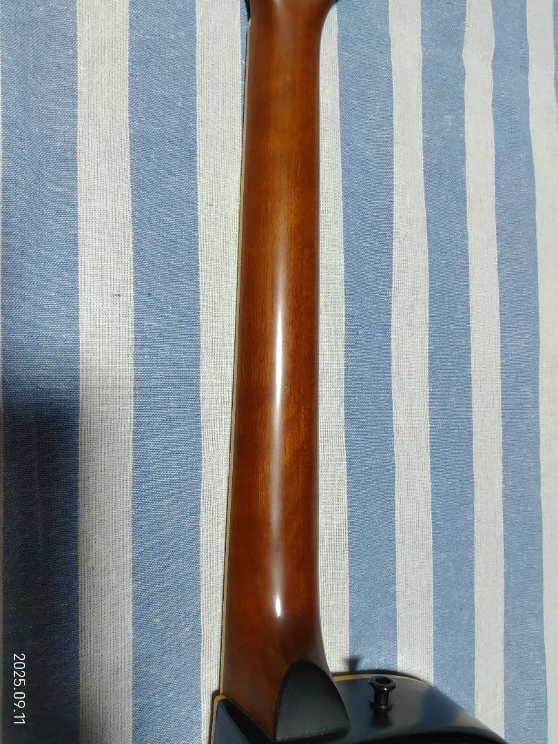 90年代のARIAのABSファイバー・エレ・アコースティックギターAMB-35