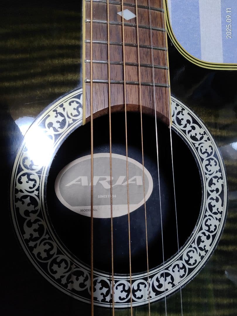 90年代のARIAのABSファイバー・エレ・アコースティックギターAMB-35