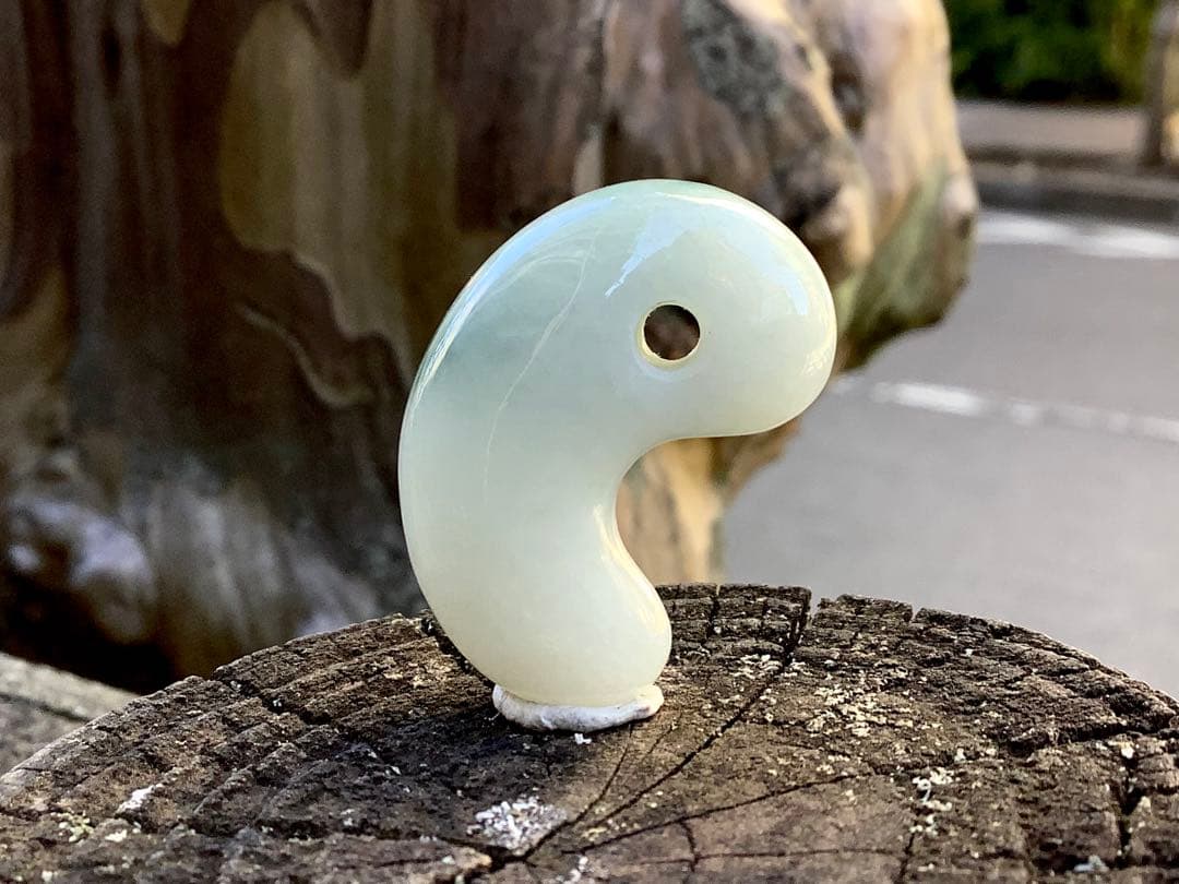 ⭕️最低12万円します糸魚川翡翠勾玉　お身近に天然石パワーを感じてください　鑑別付