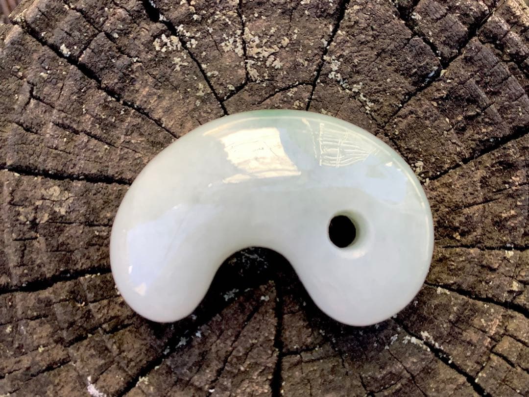 ⭕️最低12万円します糸魚川翡翠勾玉　お身近に天然石パワーを感じてください　鑑別付