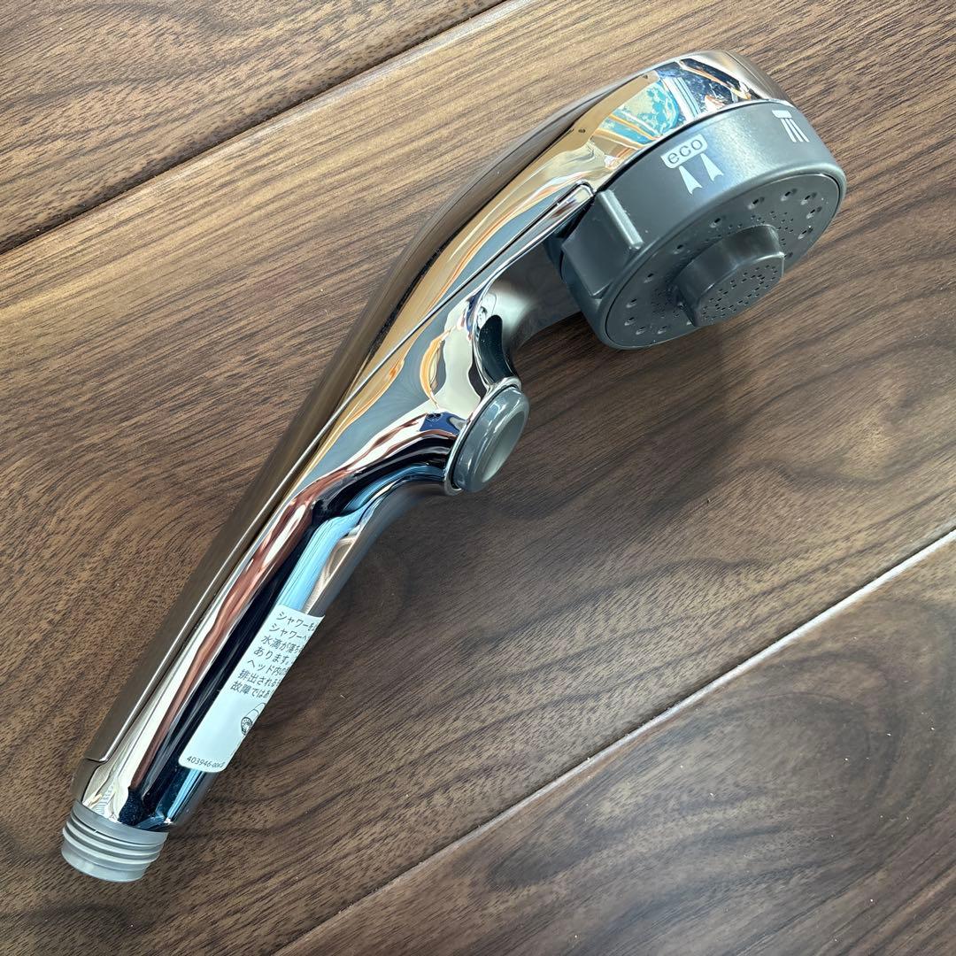 j*3様 【新品】KVK 鏡面仕上げ 節水シャワーヘッド 手元ストップボタン、水
