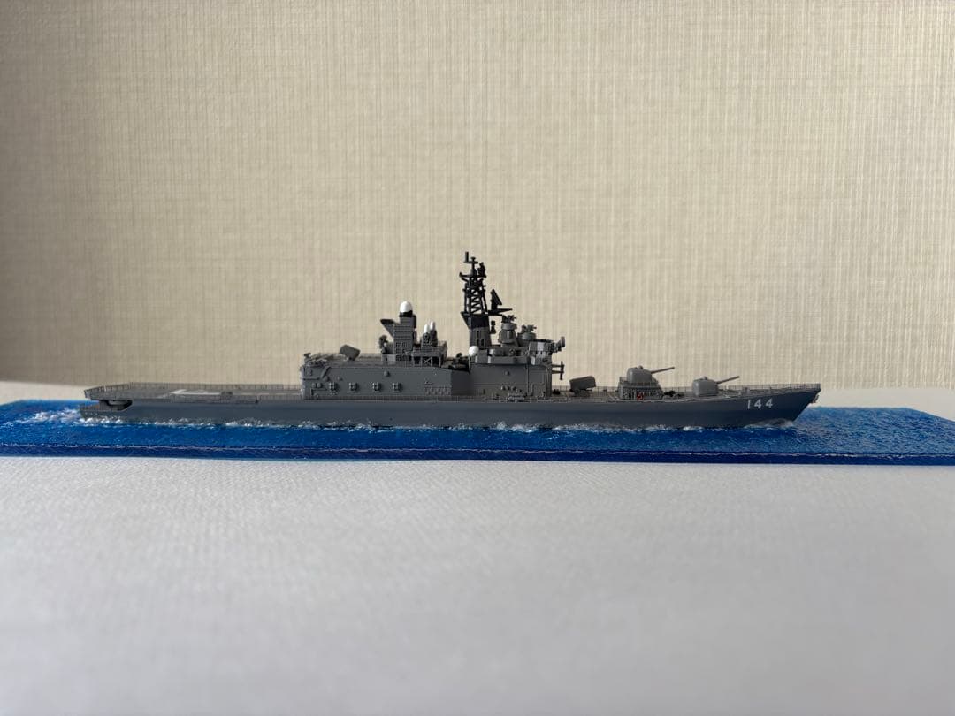 1/700 海上自衛隊　護衛艦くらま　全塗装　洋上ジオラマ