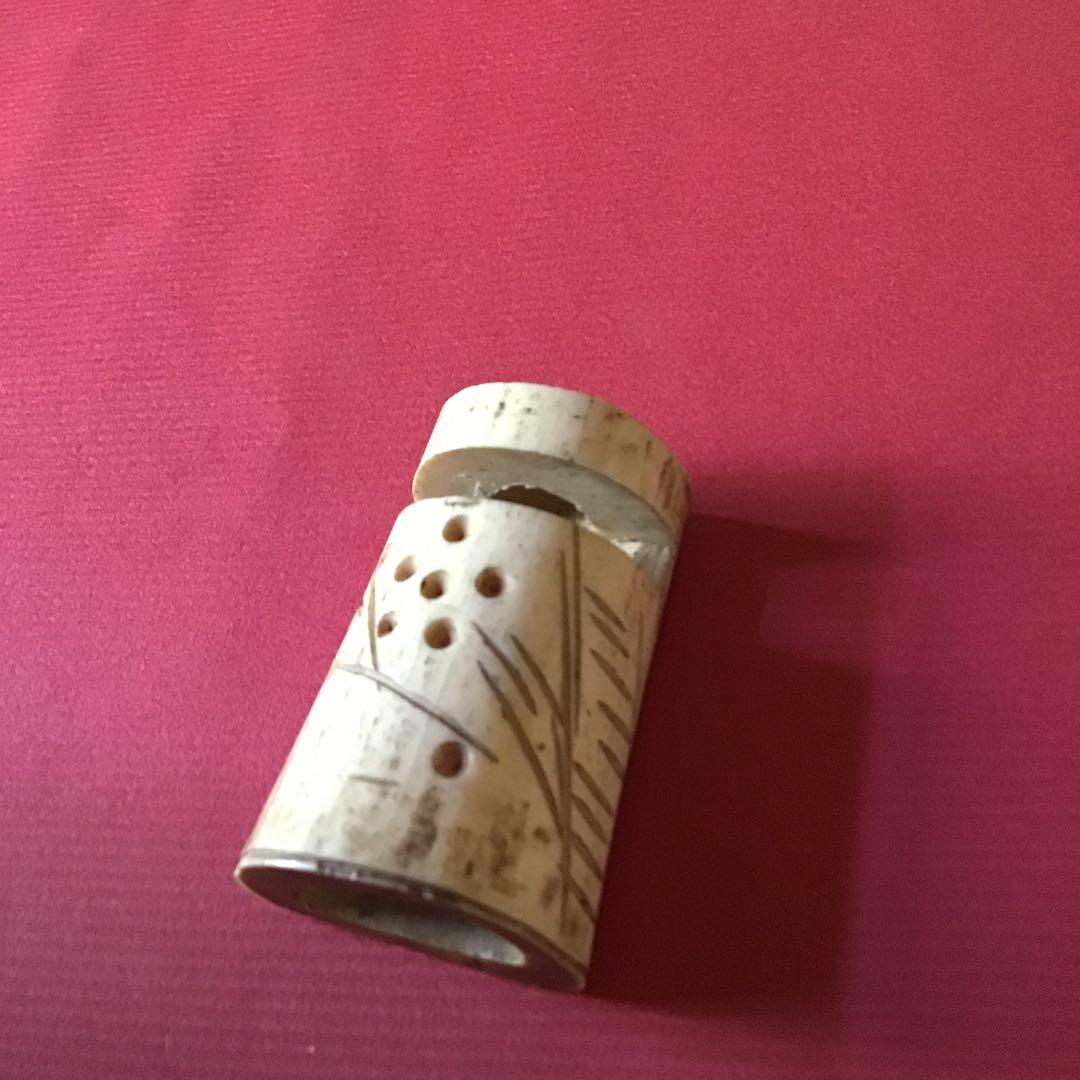 根付け　花掛　日本ホンシュウ鹿角材質　N19