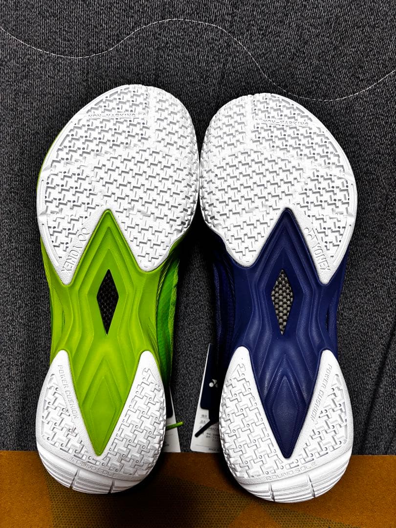 ヨネックス　バドミントン　シューズ　左右非対称　26.5 バカ履き　エアラスＺ