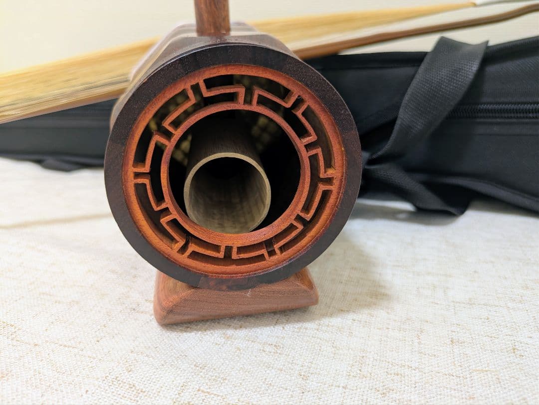 宋廣寧製二胡 　紅木　蛇皮 　2弦付き 弓あり ソフトケース付き