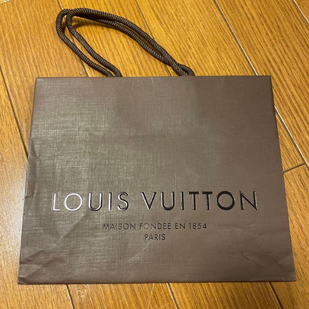 りこまるLOUIS VUITTON リボン付きレザー首輪