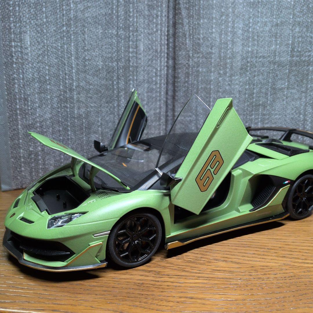アヴェンタドール ロードスター1:18スケール 　マットグリーン 63