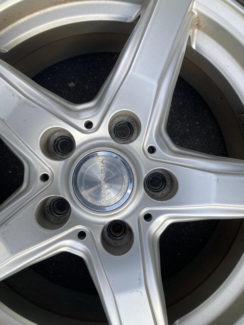 スタッドレスタイヤとホイール