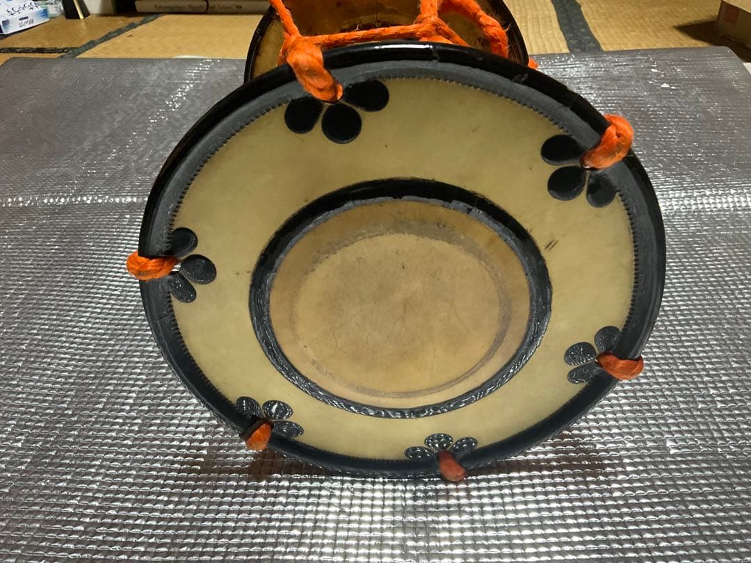 鼓／年代物。金時絵【汚れ、鼓裏にヒビ割れが少しだけ御座います。】