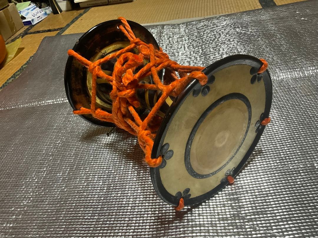 鼓／年代物。金時絵【汚れ、鼓裏にヒビ割れが少しだけ御座います。】