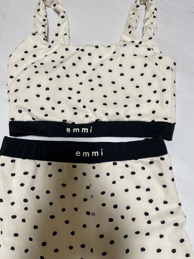 emmi ヨガ　ピラティスドット柄 スポーツブラ　レギンス　M S