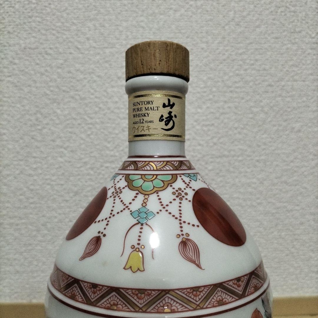 空き瓶サントリーピュアモルトウイスキー 山崎12年有田焼【錦赤玉瓔珞文風物絵 】