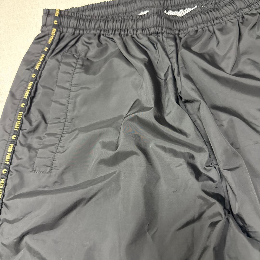 【特価】FRED PERRY 上級ウインドブレーカー