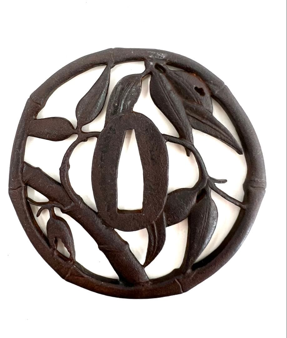 鉄製 鍔 竹と葉のデザイン 専用鍔桐箱付き　値下げ！