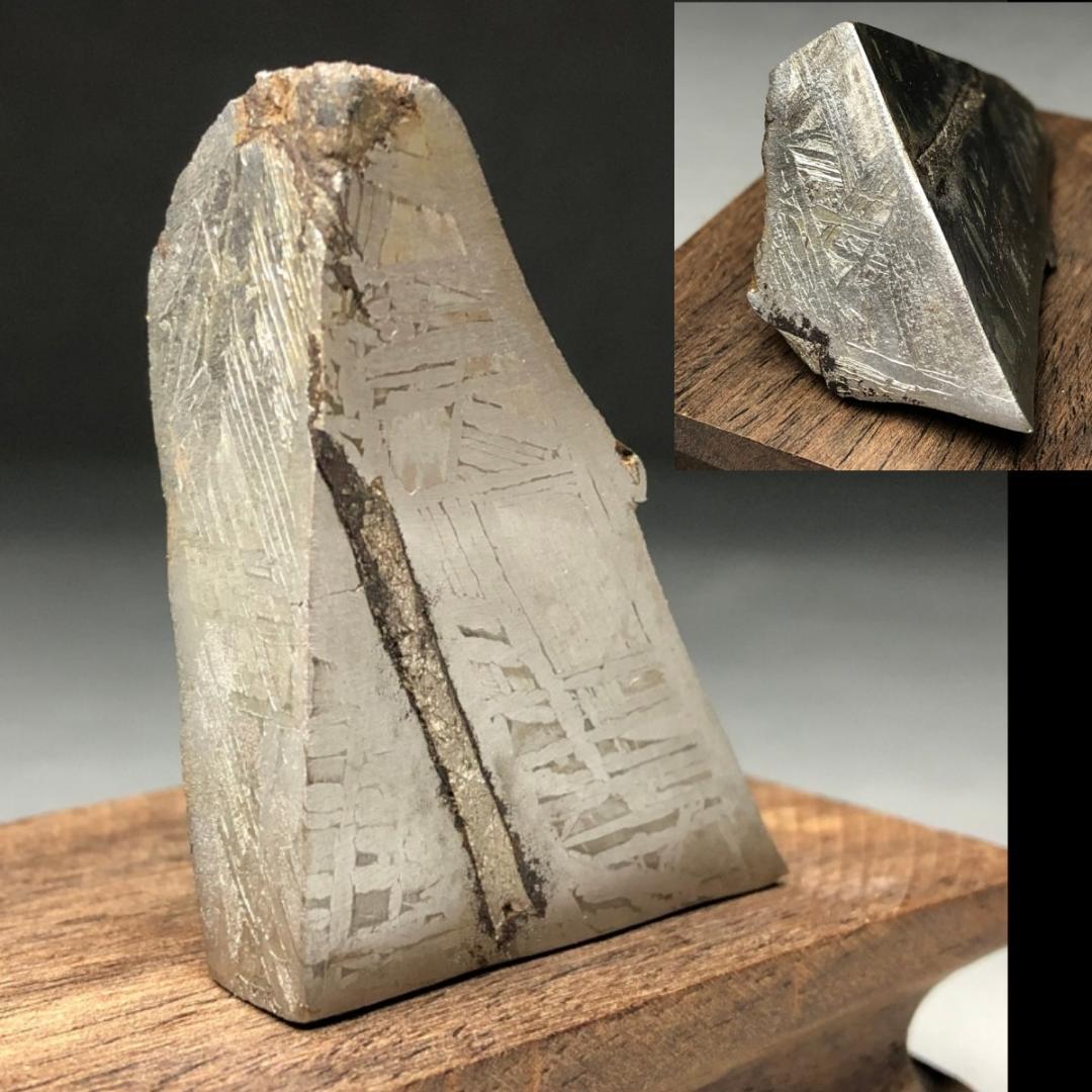 隕石 鉄隕石　アルタイ隕石　原皮付き　ナチュラル　原石　重さ約93ｇ　台付き