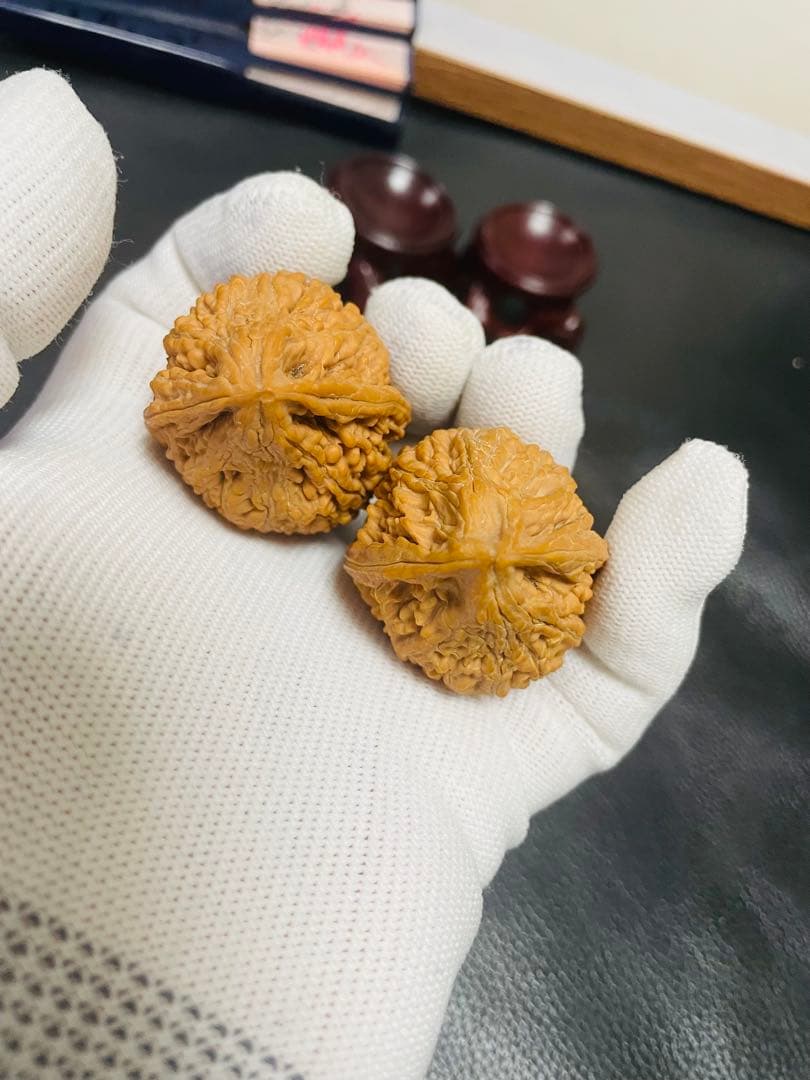 厚揚げNo.402❤️遊ぶクルミ　文玩核桃 希少変異種坐佛