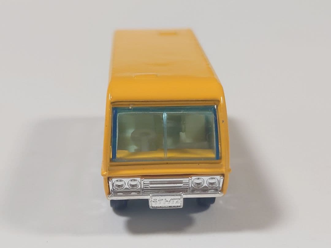 トミカ【46】 MAZDA LIGHT BUS ひまわり 幼稚園バス