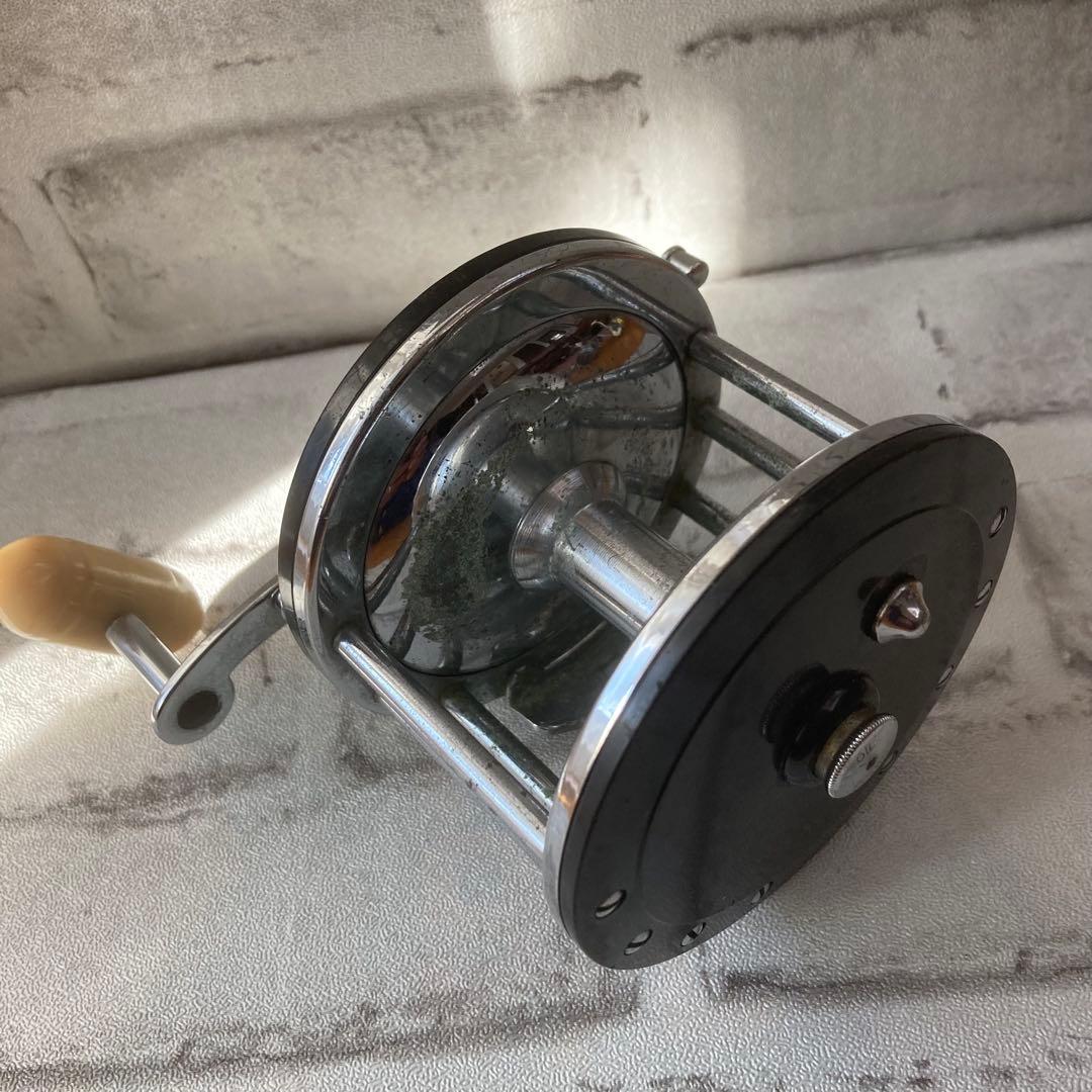 船釣り　ベイトリール シルバー ブラック 右巻き